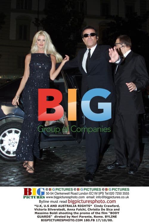 Cindy Crawford and others filming "BODY GUARDS"