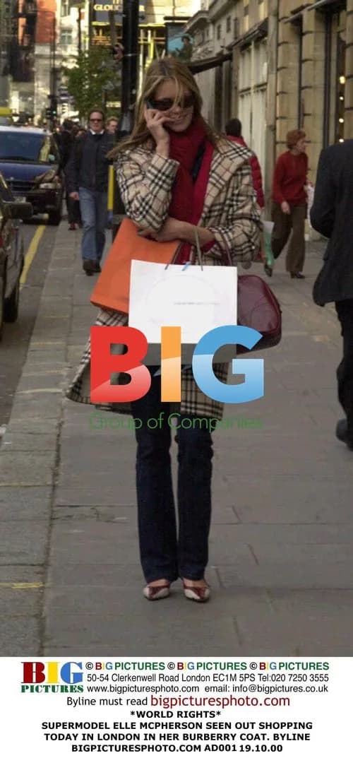 Elle McPherson Shopping in London
