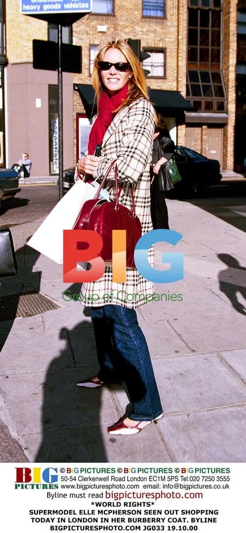 Elle McPherson Shopping in London
