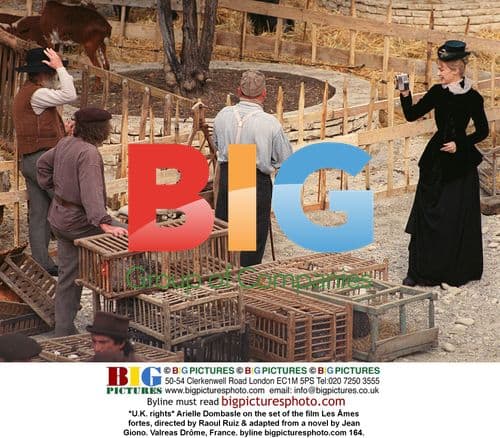 Arielle Dombasle on set of Les åmes fortes