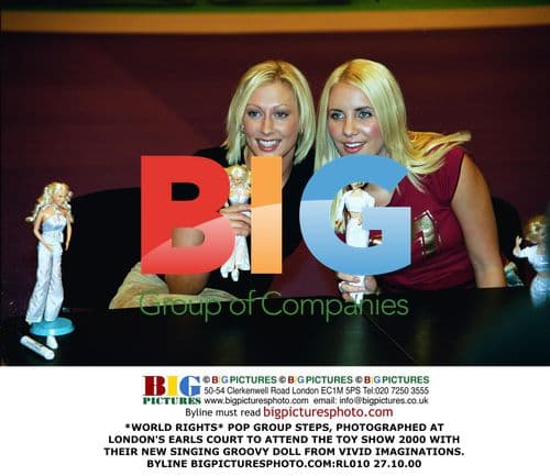 Pop Group Steps at Toy Show 2000