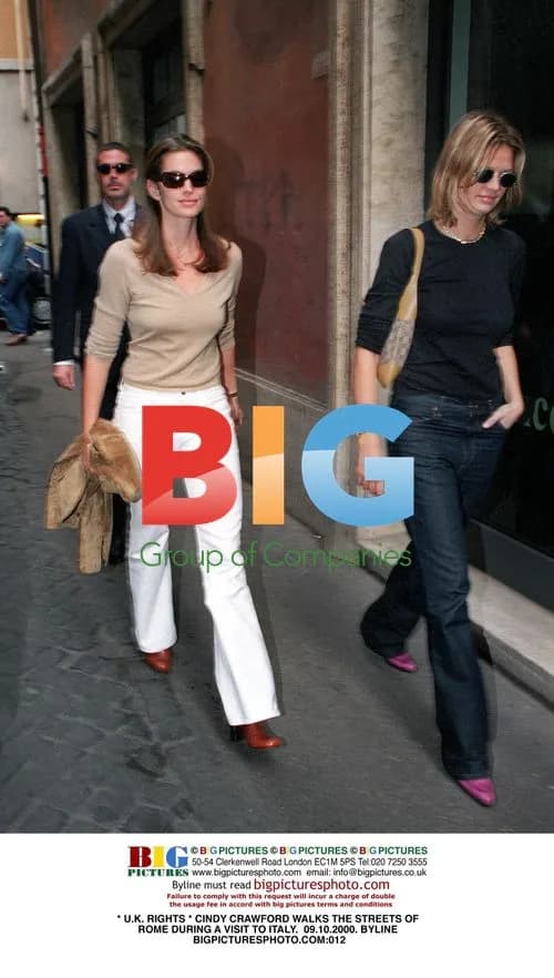 Cindy Crawford Strolls Through Rome