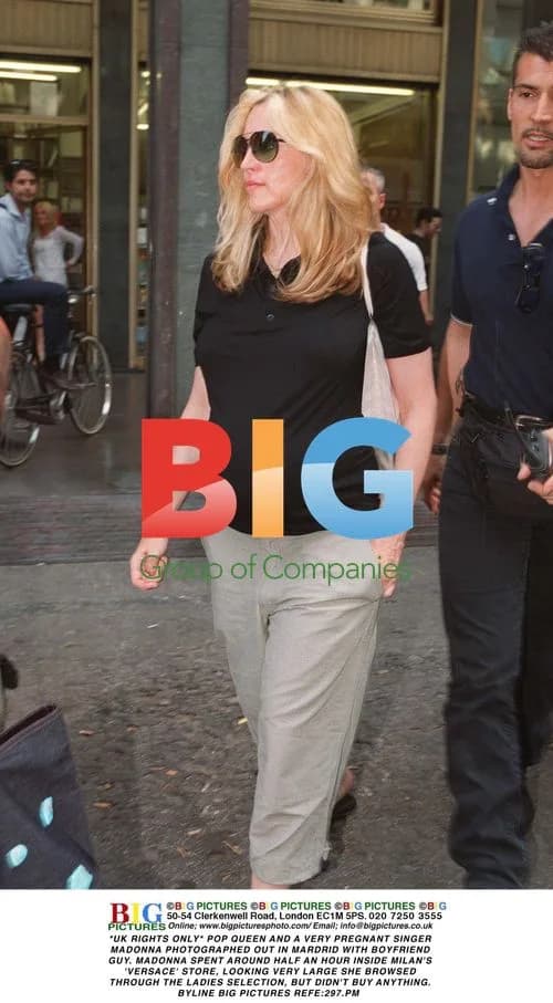 Madonna shopping in Madrid with boyfriend