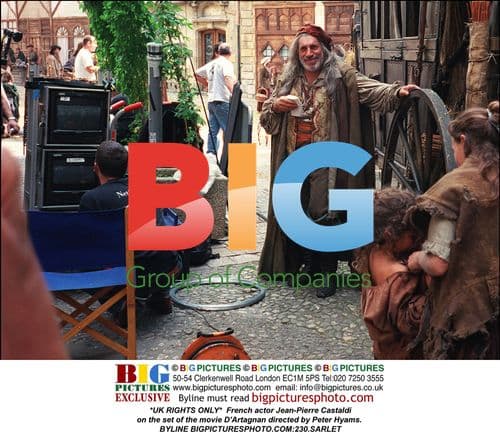 Jean-Pierre Castaldi on set of D'Artagnan