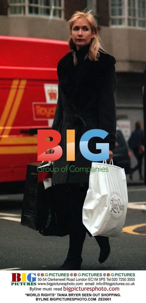 Tania Bryer seen shopping