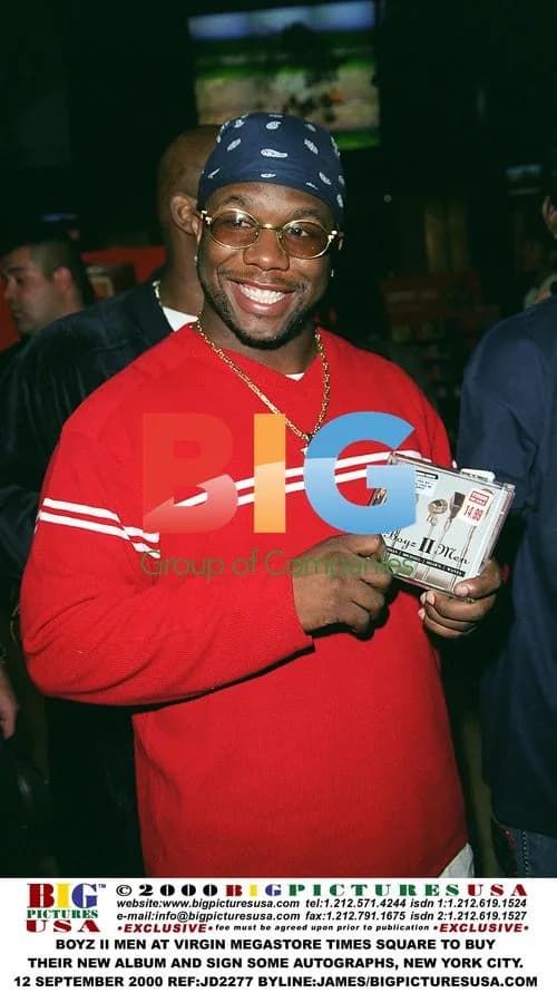 Boyz II Men Signing Autographs