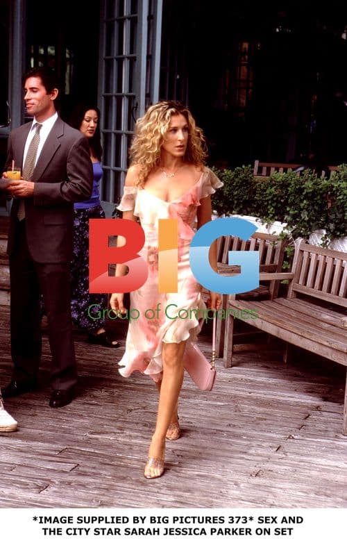 Sarah Jessica Parker on Sex and the City Set
