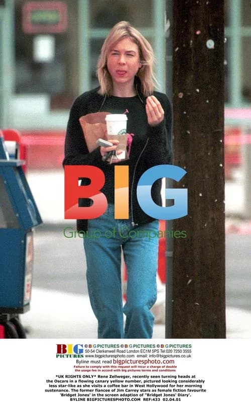 Rene Zellweger Visits Coffee Shop in West Hollywood