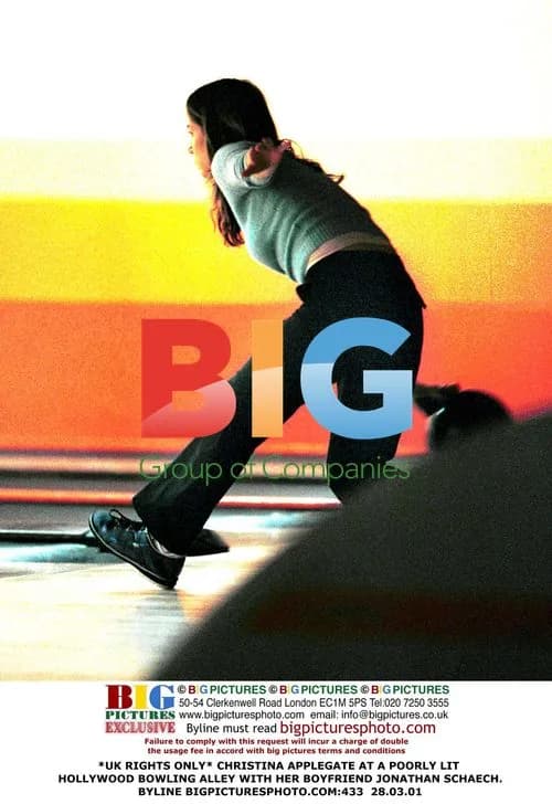 Christina Applegate and Jonathan Schaech at Bowling Alley