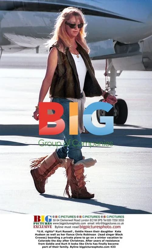 Kurt Russell, Goldie Hawn, Kate Hudson, and Chris Robinson Depart for Colorado Vacation