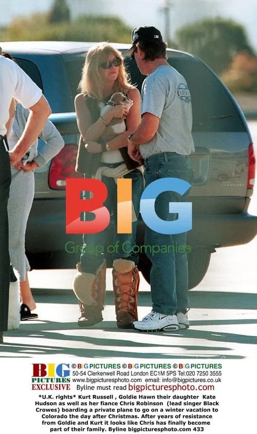 Kurt Russell, Goldie Hawn and Family Depart for Colorado Vacation