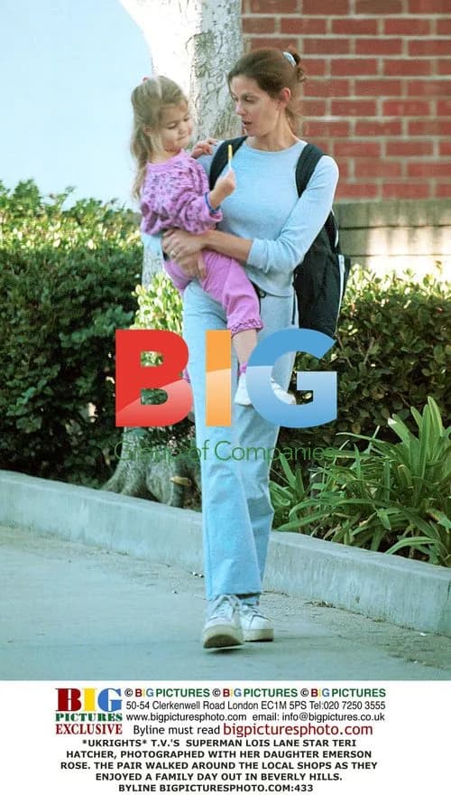 Teri Hatcher and Daughter Shopping