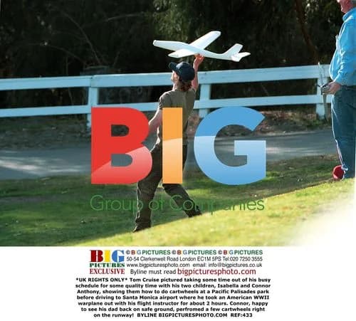 Tom Cruise Plays with Kids at Park