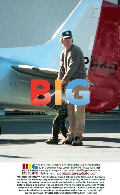 Tom Cruise with kids at park before flight