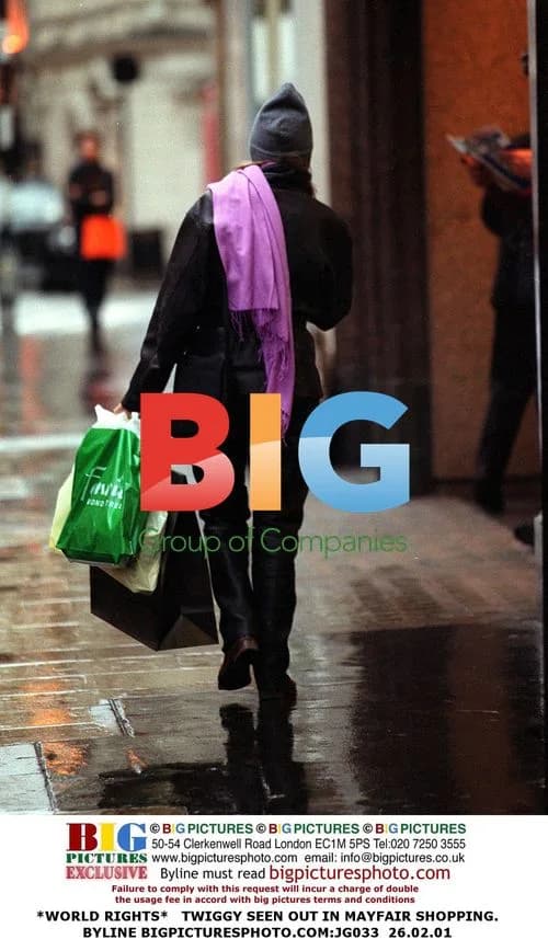 Twiggy Out Shopping in Mayfair
