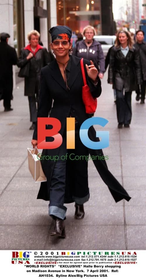 Halle Berry Shopping in New York