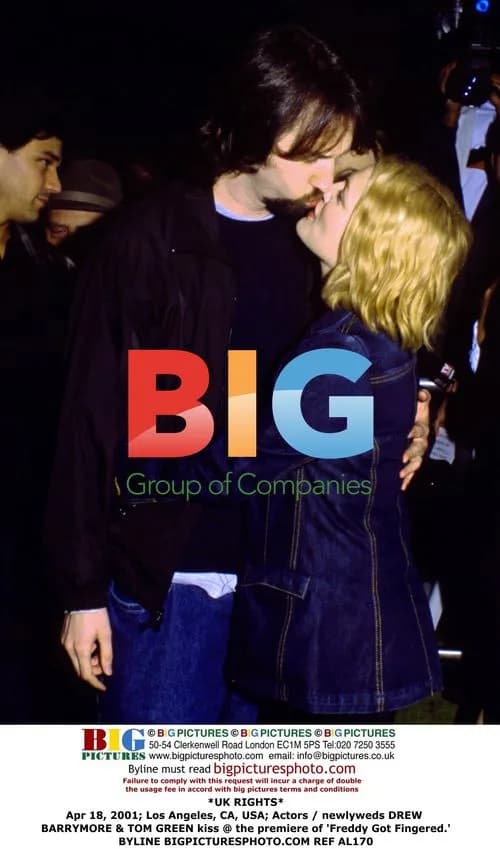 Drew Barrymore & Tom Green kiss at 'Freddy Got Fingered' premiere