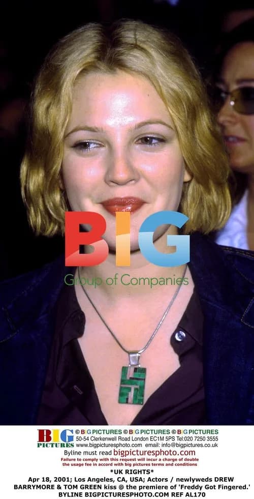 Drew Barrymore & Tom Green Kiss at 'Freddy Got Fingered' Premiere