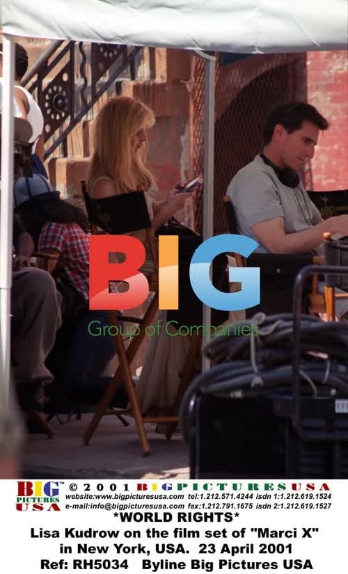 Lisa Kudrow on set of "Marci X"