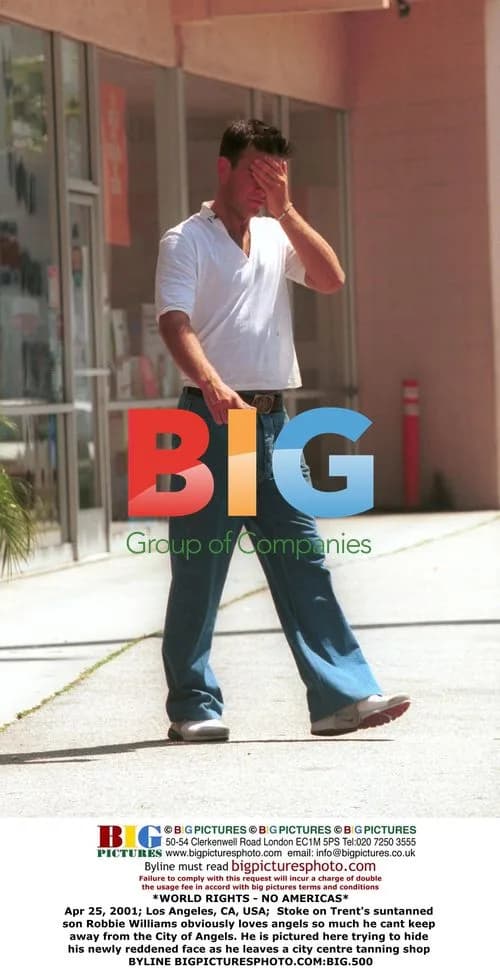 Robbie Williams Leaves LA Tanning Salon