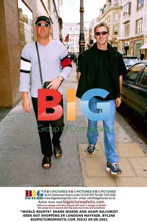 Cricketers Warne and Gilchrist Shopping in London