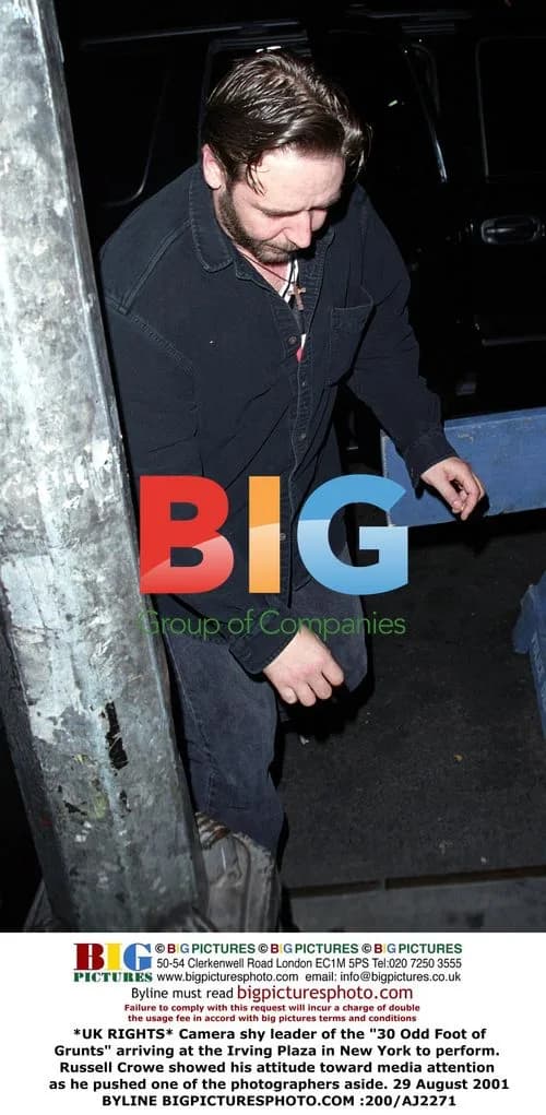 Russell Crowe Arrives Camera Shy at NY Concert
