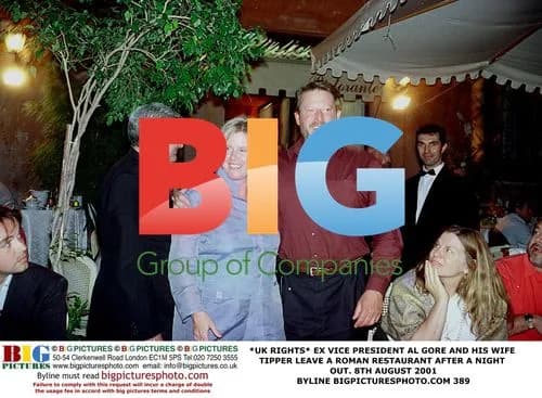 Al Gore and Tipper Leave Roman Restaurant