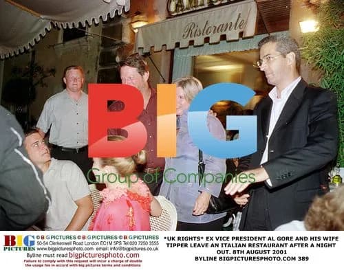 Al Gore and Tipper Leave Italian Restaurant
