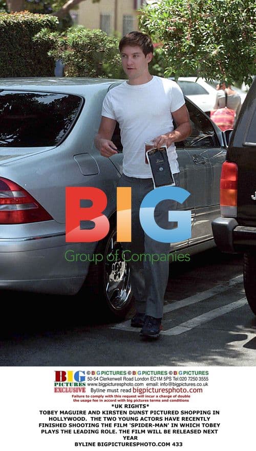Tobey Maguire and Kirsten Dunst Shopping in Hollywood