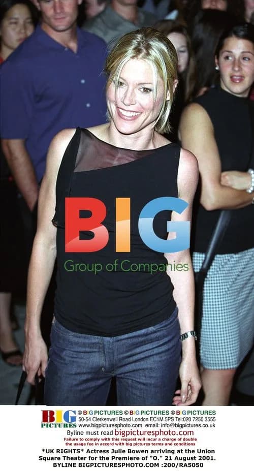 Julie Bowen at the "O" Premiere