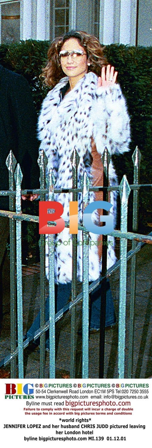 JENNIFER LOPEZ and CHRIS JUDD leave London hotel