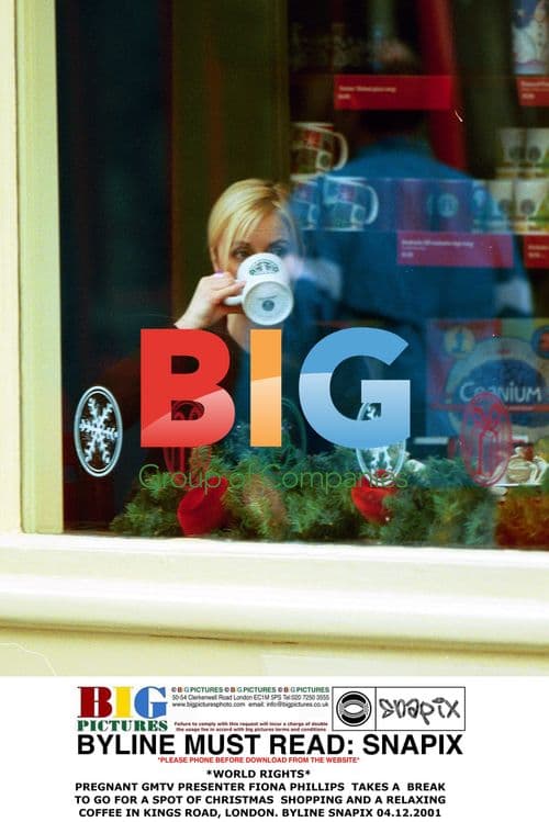 Pregnant GMTV host Fiona Phillips shops in London