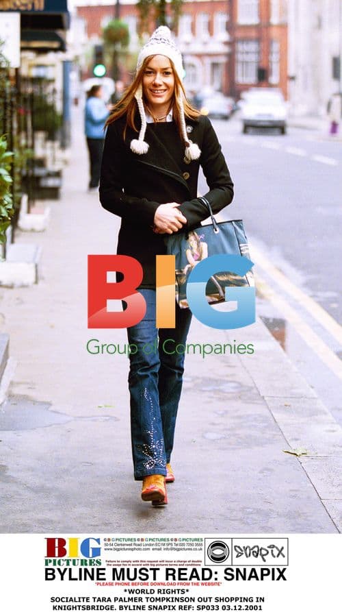 Socialite Tara Palmer Tompkinson Shopping in Knightsbridge