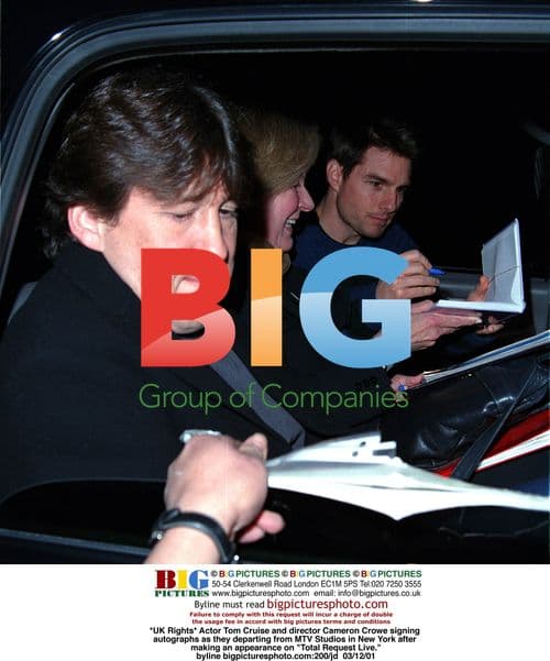 Tom Cruise and Cameron Crowe Sign Autographs