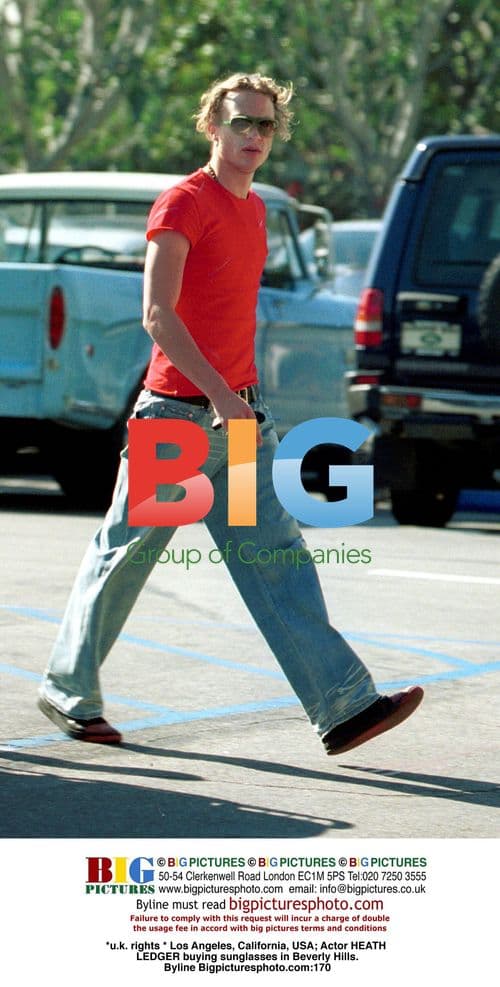 Heath Ledger Buys Sunglasses in Beverly Hills