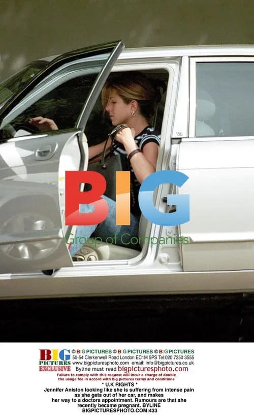 Jennifer Aniston Arrives at Doctor's Appointment