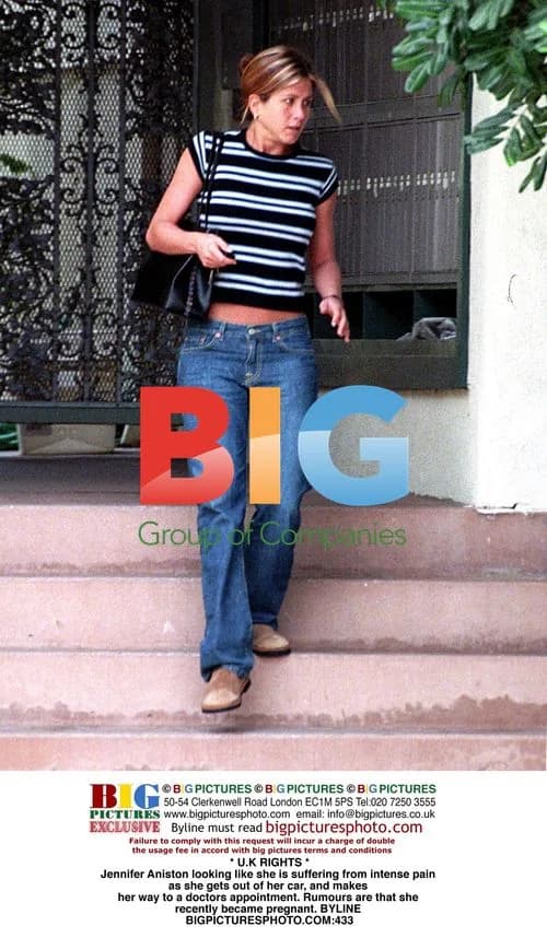 Jennifer Aniston Arrives at Doctor