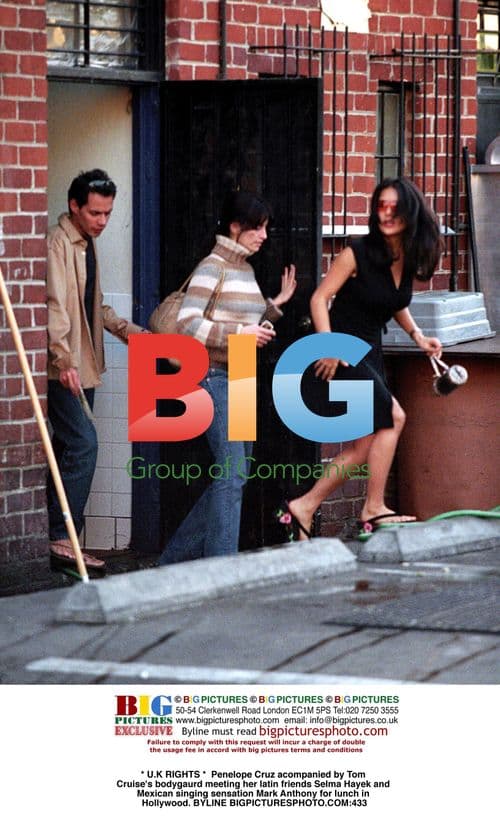 Penelope Cruz meets friends in Hollywood