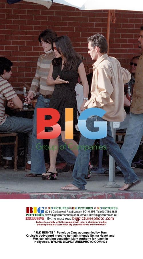 Penelope Cruz with friends in Hollywood