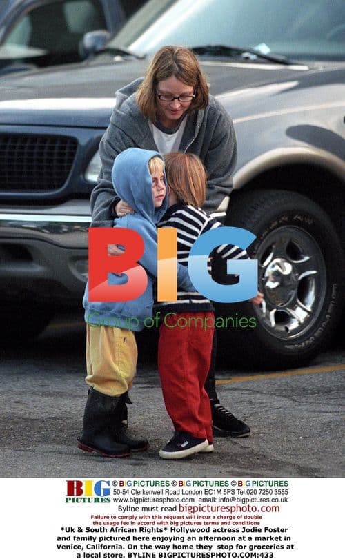 Jodie Foster and Family at Venice Market