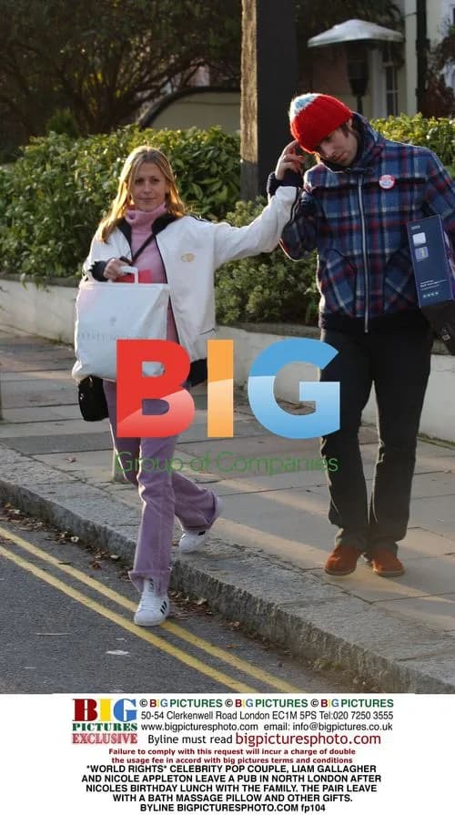 Liam Gallagher and Nicole Appleton leave pub