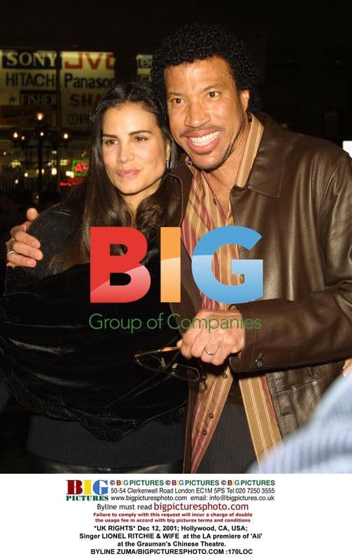 LIONEL RITCHIE & WIFE at 'Ali' premiere