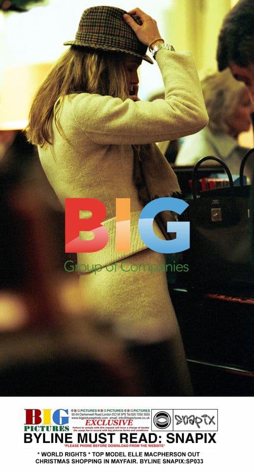 Elle Macpherson Christmas Shopping in Mayfair