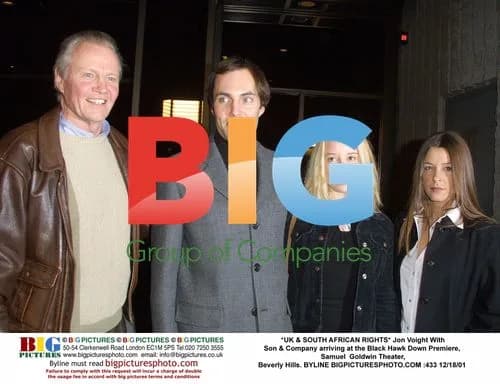 Jon Voight & Son at Black Hawk Down Premiere