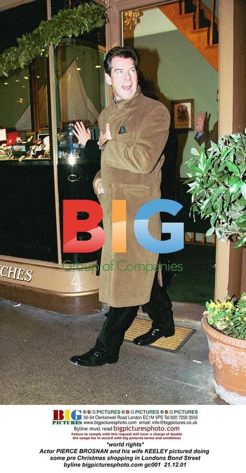 Pierce Brosnan and Keeley Christmas Shopping