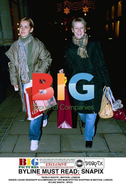 Singer Louise Redknapp out shopping with mom in Mayfair