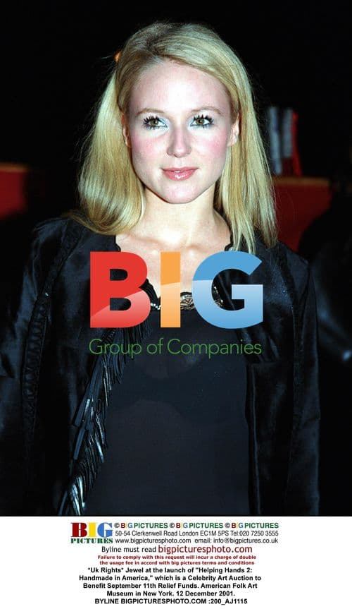 Jewel at "Helping Hands 2" celebrity art auction