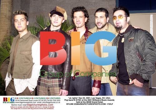 N SYNC performs at 2001 Billboard Music Awards