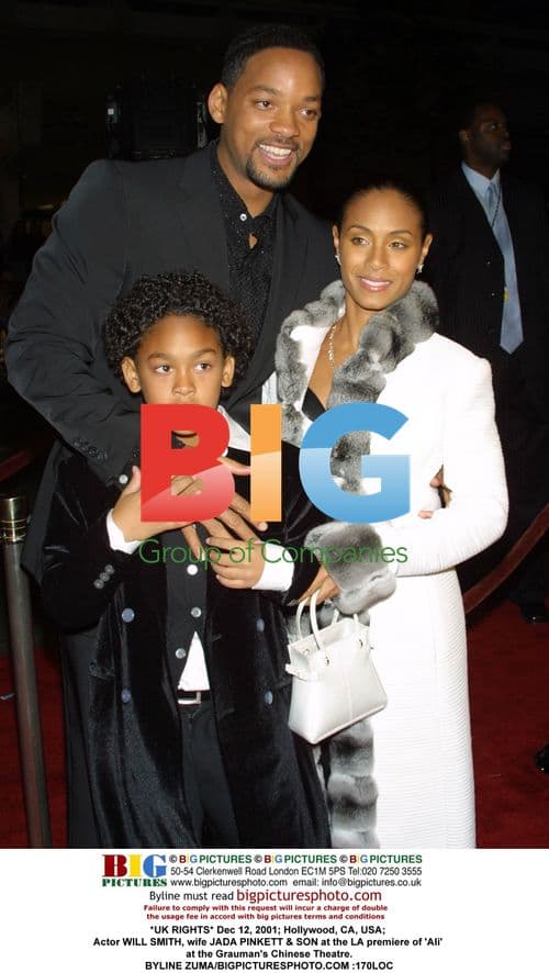 WILL SMITH & family at 'Ali' LA premiere