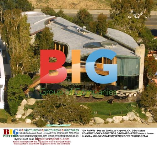 Courtney Cox Arquette & David Arquette at beach house